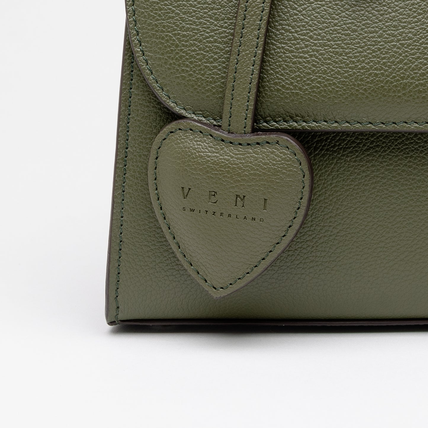 Veni Heart-shape Charm